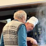 Koch, Martin Nawrath, bei der Arbeit.